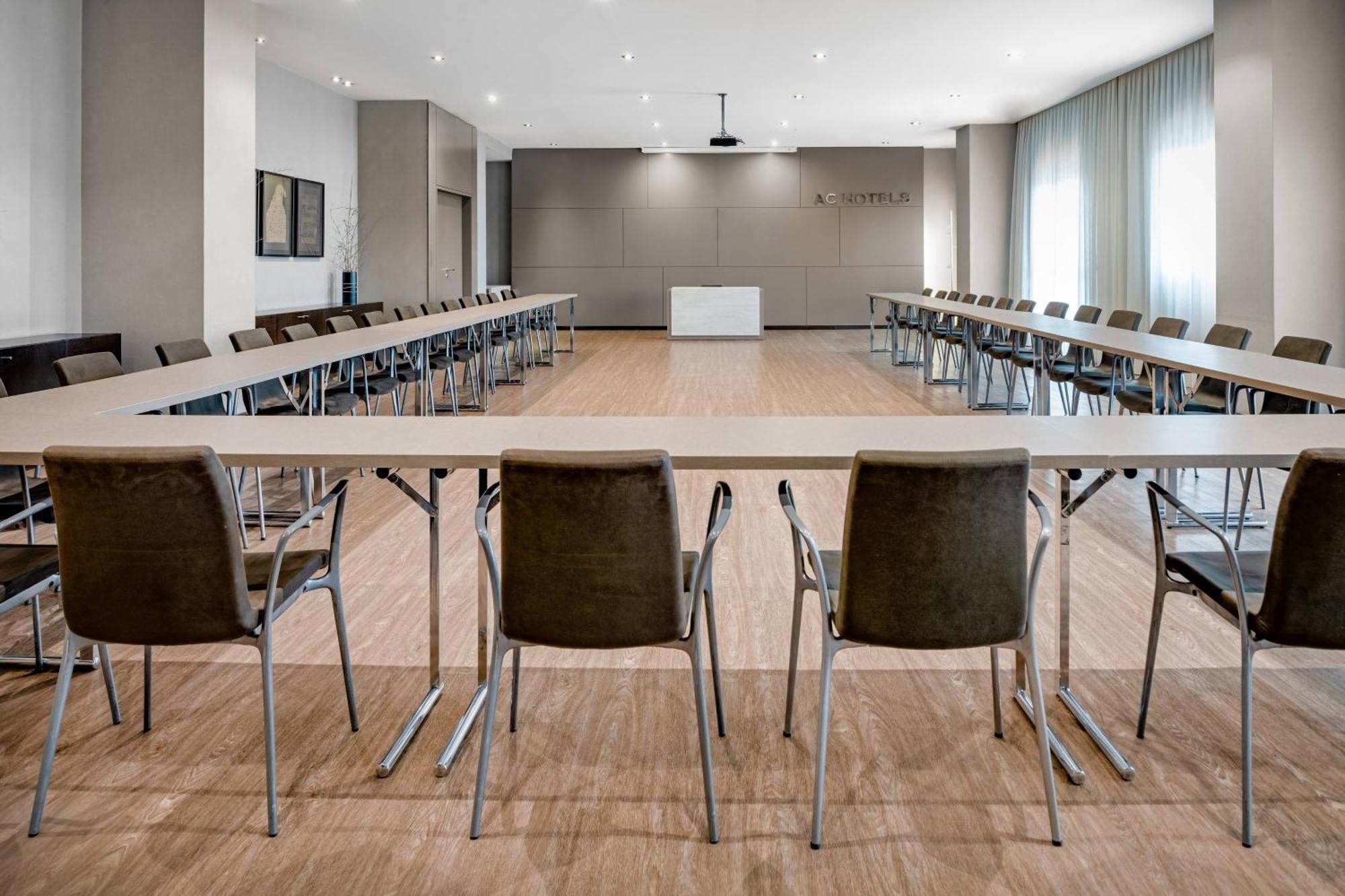 Ac Hotel Oviedo Forum By Marriott Luaran gambar